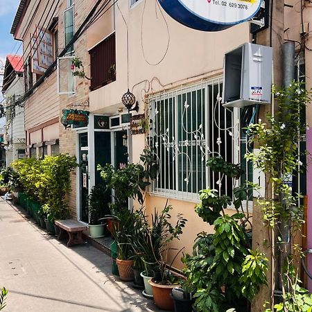 Ricos Honey Place Guesthouse Bangkok Esterno foto