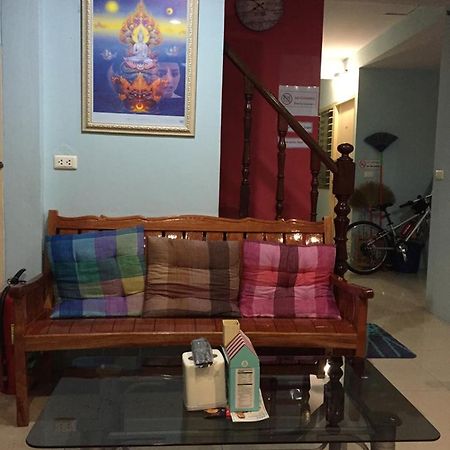 Ricos Honey Place Guesthouse Bangkok Esterno foto