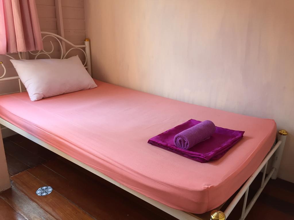 Ricos Honey Place Guesthouse Bangkok Esterno foto