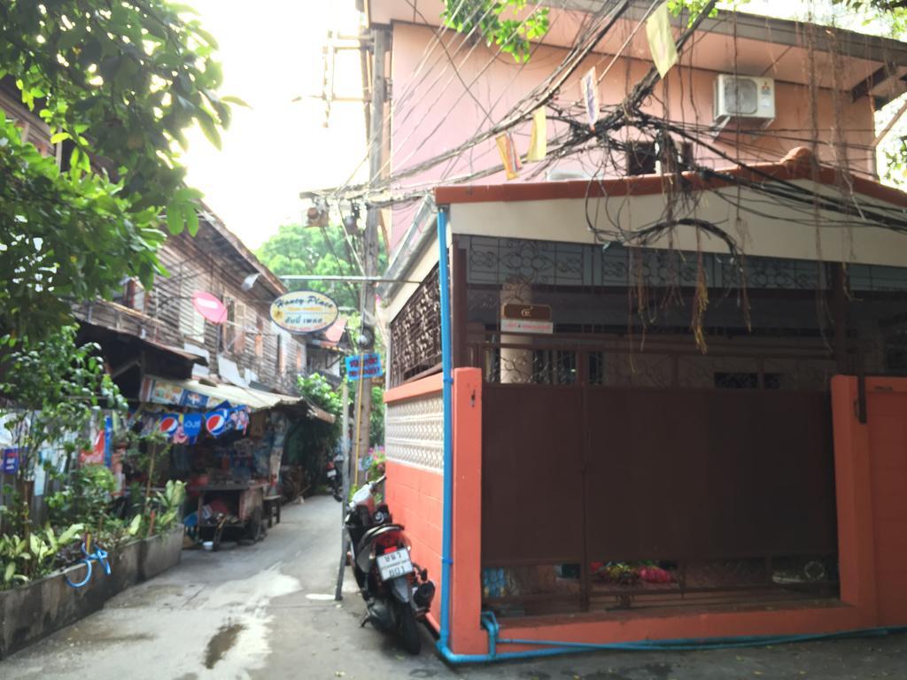 Ricos Honey Place Guesthouse Bangkok Esterno foto