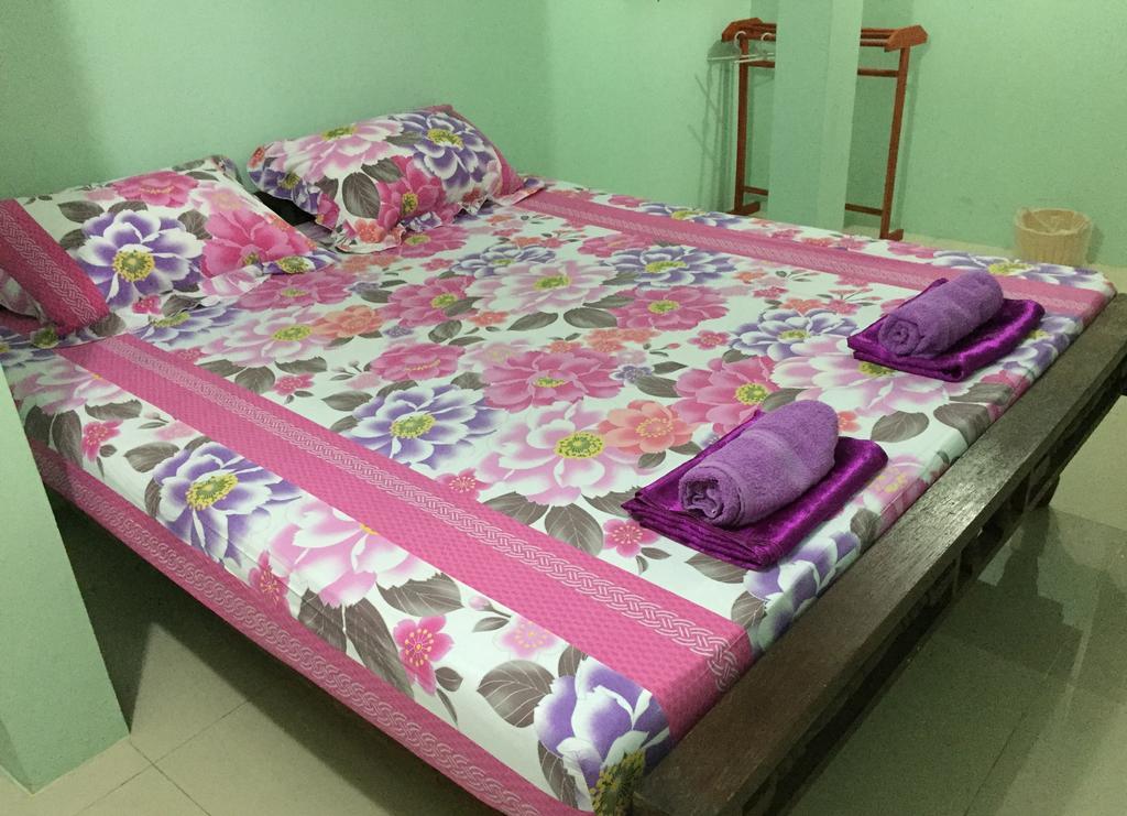 Ricos Honey Place Guesthouse Bangkok Esterno foto