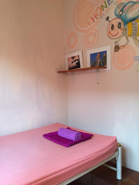 Ricos Honey Place Guesthouse Bangkok Esterno foto