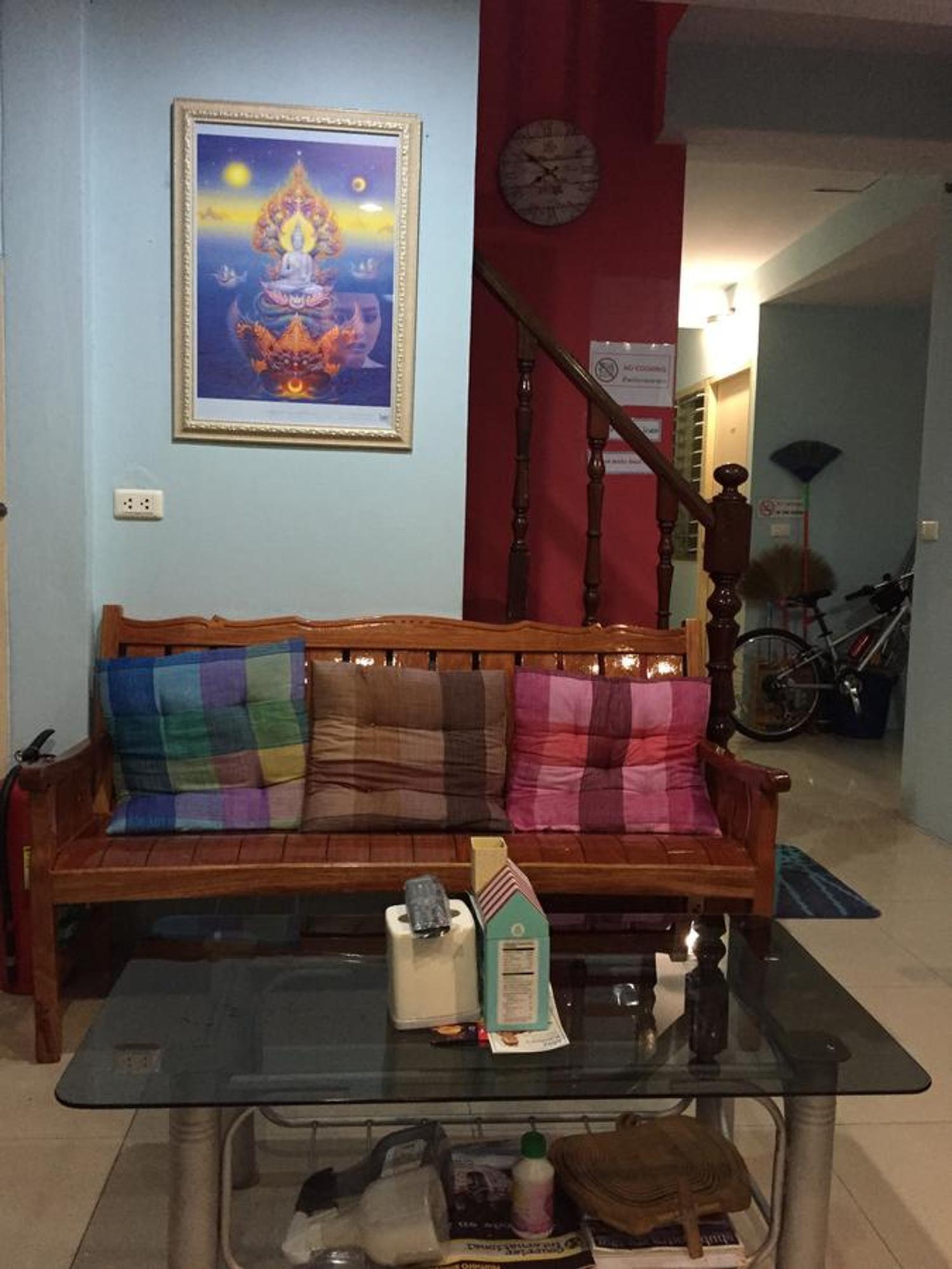 Ricos Honey Place Guesthouse Bangkok Esterno foto