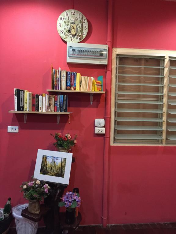 Ricos Honey Place Guesthouse Bangkok Esterno foto