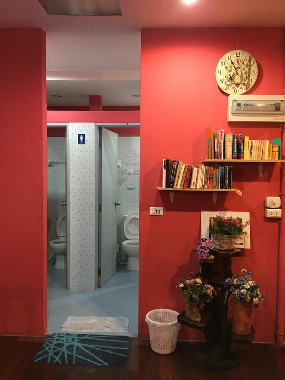 Ricos Honey Place Guesthouse Bangkok Esterno foto
