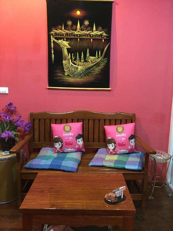 Ricos Honey Place Guesthouse Bangkok Esterno foto