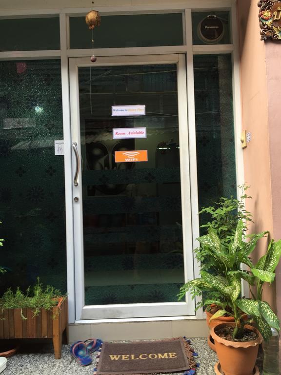 Ricos Honey Place Guesthouse Bangkok Esterno foto