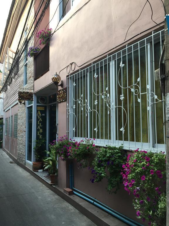 Ricos Honey Place Guesthouse Bangkok Esterno foto