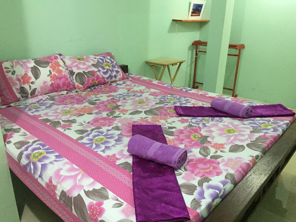 Ricos Honey Place Guesthouse Bangkok Esterno foto