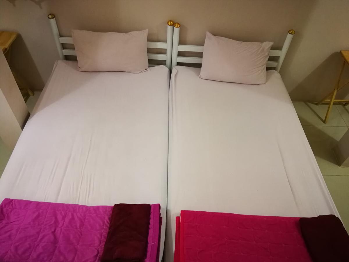 Ricos Honey Place Guesthouse Bangkok Esterno foto